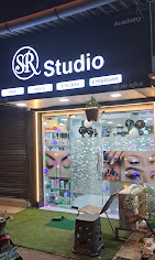 S R Studio - Unisex Salon